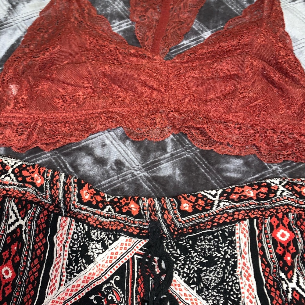 Bralette & shorts bundle - Picture 2 of 7